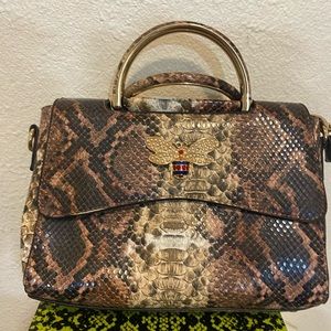 cute faux snakeskin handbag!
